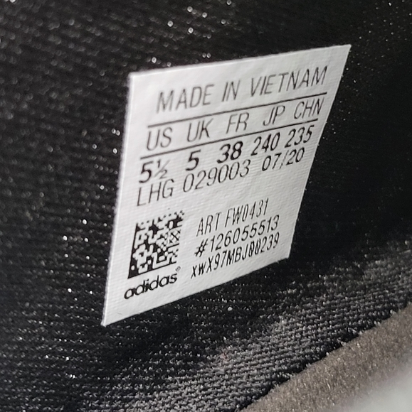 NEW Youth 5.5 | Women's 6.5/7 Adidas NMD R1 (GS) Black / White FW0431 - Picture 10 of 11